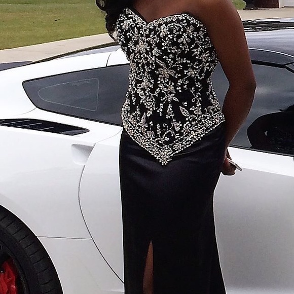 Black Sweetheart Neckline Evening Gown - Picture 1 of 1